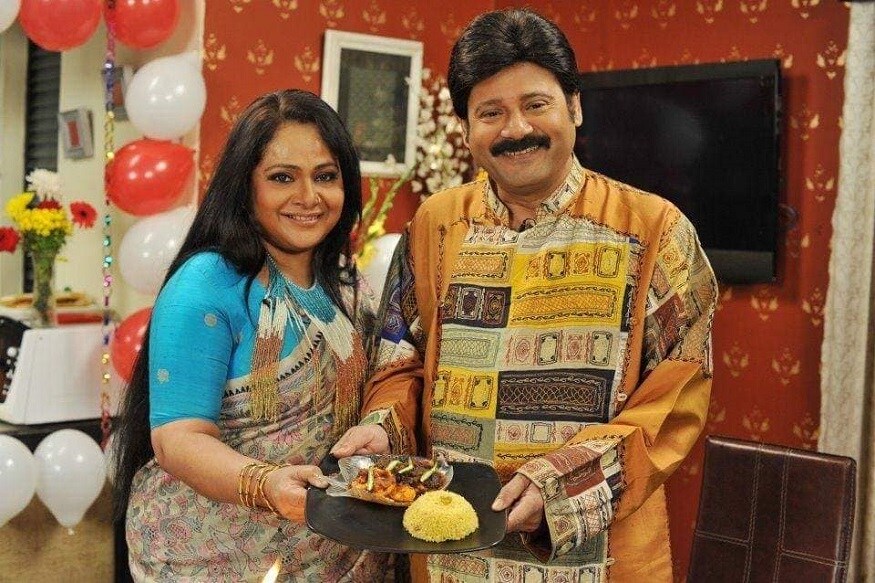 তিনি আজ নেই তাঁর স্মৃতির সরণিতে স্ত্রী নন্দিনী পাল ৷ বিগত ৩৫ বছর ধরে স্বামীর হাতের ডিমের ঝোল দিয়ে জন্মদিন পালন করেছেন ৷ ছবি সৌজনে নন্দিনী পালের ফেসবুক অ্যাকাউন্ট ৷ তিনি আজ নেই তাঁর স্মৃতির সরণিতে স্ত্রী নন্দিনী পাল ৷ বিগত ৩৫ বছর ধরে স্বামীর হাতের ডিমের ঝোল দিয়ে জন্মদিন পালন করেছেন ৷ ছবি সৌজনে নন্দিনী পালের ফেসবুক অ্যাকাউন্ট ৷