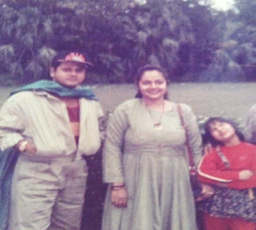 স্বামী, ছোট্ট মেয়ে সোহিনী পালের সঙ্গে মিষ্টি ছবি ৷ ছবি সৌজনে নন্দিনী পালের ফেসবুক অ্যাকাউন্ট ৷ স্বামী, ছোট্ট মেয়ে সোহিনী পালের সঙ্গে মিষ্টি ছবি ৷ ছবি সৌজনে নন্দিনী পালের ফেসবুক অ্যাকাউন্ট ৷