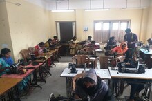 সরকারি উদ্যোগে বানানো হচ্ছে হাজার হাজার মাস্ক, আতঙ্কের আবহে মুখে হাসি স্বনির্ভর গোষ্ঠীর মহিলাদের