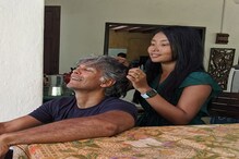 পিঠে ২৬ বছরের ছোট স্ত্রী! রোম্যান্সে ভরপুর ডন বৈঠক দিলেন মিলিন্দ সোমন পিঠে ২৬ বছরের ছোট স্ত্রী! রোম্যান্সে ভরপুর ডন বৈঠক দিলেন মিলিন্দ সোমন