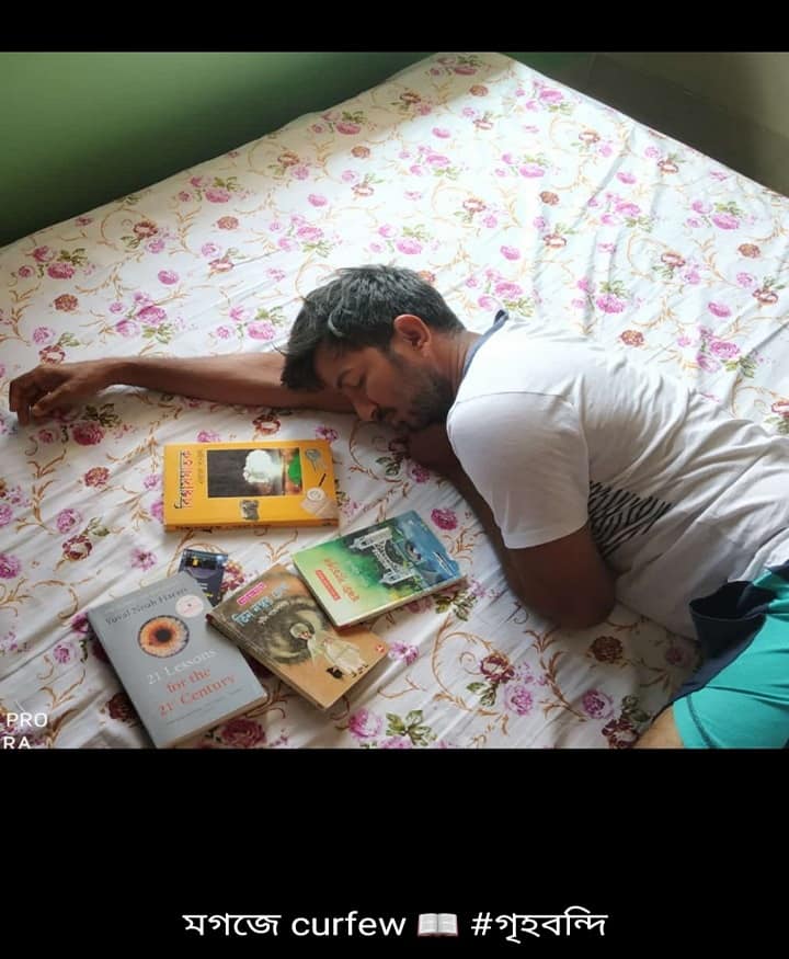 বইয়ে ডুবে অনুষ্টুপ