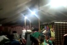 তুমুল ঝড়বৃষ্টিতে লণ্ডভণ্ড ত্রাণ শিবির, প্রাণ বাঁচাতেই লড়ছে দিল্লির মানুষগুলো