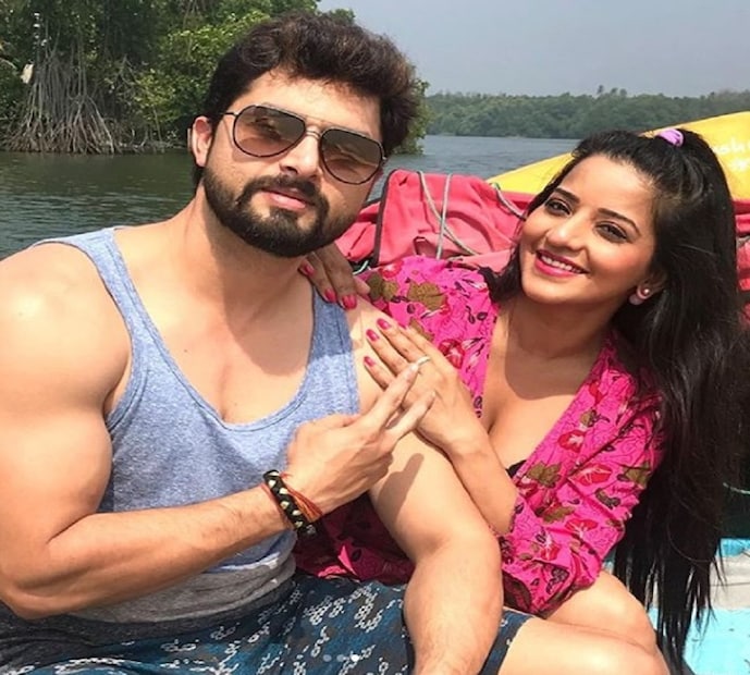 মোনালিসার বন্ধুর সঙ্গে আনন্দে মেতে উঠেছেন ৷ প্রিয় মানুষের সঙ্গে সময় কাটালে সেই আনন্দের মুহূর্তগুলি যেন আরও বেশি আনন্দ নিয়ে আসে ৷ ছবি সৌজন্যে ইনস্টাগ্রাম ৷