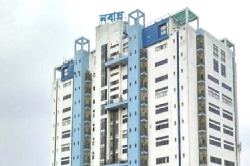 করোনা রুখতে রাস্তাঘাটে অফিস ফেরত যাত্রীদের ভিড় কমাতে সরকারি কর্মীদের আগেভাগে ছুটি দেওয়ার ঘোষণা করেছেন মুখ্যমন্ত্রী মমতা বন্দোপাধ্যায় । মুখ্যমন্ত্রী বুধবার ঘোষণা করেন, আজ বৃহস্পতিবার থেকে বিকেল ৪টে পর্যন্ত অফিস করবেন রাজ্য সরকারি কর্মীরা। করোনা রুখতে রাস্তাঘাটে অফিস ফেরত যাত্রীদের ভিড় কমাতে সরকারি কর্মীদের আগেভাগে ছুটি দেওয়ার ঘোষণা করেছেন মুখ্যমন্ত্রী মমতা বন্দোপাধ্যায় । মুখ্যমন্ত্রী বুধবার ঘোষণা করেন, আজ বৃহস্পতিবার থেকে বিকেল ৪টে পর্যন্ত অফিস করবেন রাজ্য সরকারি কর্মীরা।