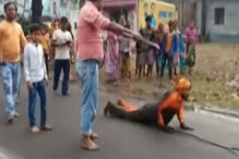 হারিয়েছেন গোটা পরিবারকে, ২১ বছর দণ্ডি কেটে হিংসার বিরুদ্ধে লড়তে চান লক্ষ্মণ হারিয়েছেন গোটা পরিবারকে, ২১ বছর দণ্ডি কেটে হিংসার বিরুদ্ধে লড়তে চান লক্ষ্মণ