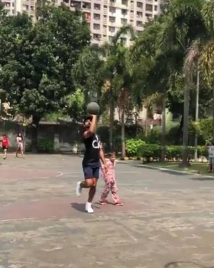 বাস্কেটবলে ব্যস্ত শামি