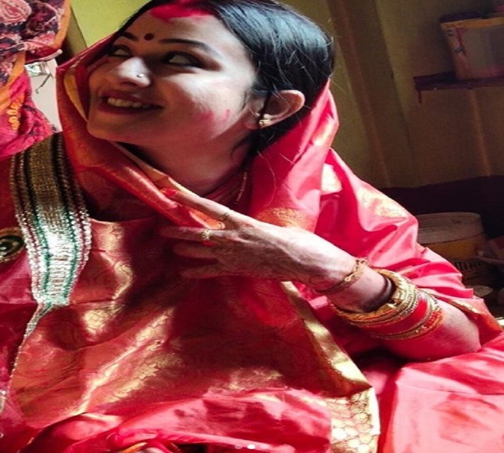 গা ভর্তি গয়না ও হাতে মেহেন্দি নিয়ে দুর্দান্ত ছবি পোস্ট করেছেন খোকাবাবু ধারাবাহিকের অভিনেত্রী উপনীতা বন্দ্যোপাধ্যায় ৷ ছবি সৌজন্যে ইনস্টাগ্রাম ৷ গা ভর্তি গয়না ও হাতে মেহেন্দি নিয়ে দুর্দান্ত ছবি পোস্ট করেছেন খোকাবাবু ধারাবাহিকের অভিনেত্রী উপনীতা বন্দ্যোপাধ্যায় ৷ ছবি সৌজন্যে ইনস্টাগ্রাম ৷
