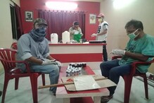 কেরলের পর এবার বাংলা, করোনা সচেতনতায় স্যানিটাইজার বানাচ্ছে সিপিএম কেরলের পর এবার বাংলা, করোনা সচেতনতায় স্যানিটাইজার বানাচ্ছে সিপিএম