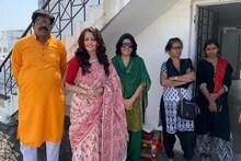 বাড়িতেই প্রিয়জনদের নিয়ে রঙ খেললেন ‘জুন আন্টি’ ওরফে ঊষসী