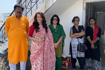 বাড়িতেই প্রিয়জনদের নিয়ে রঙ খেললেন ‘জুন আন্টি’ ওরফে ঊষসী