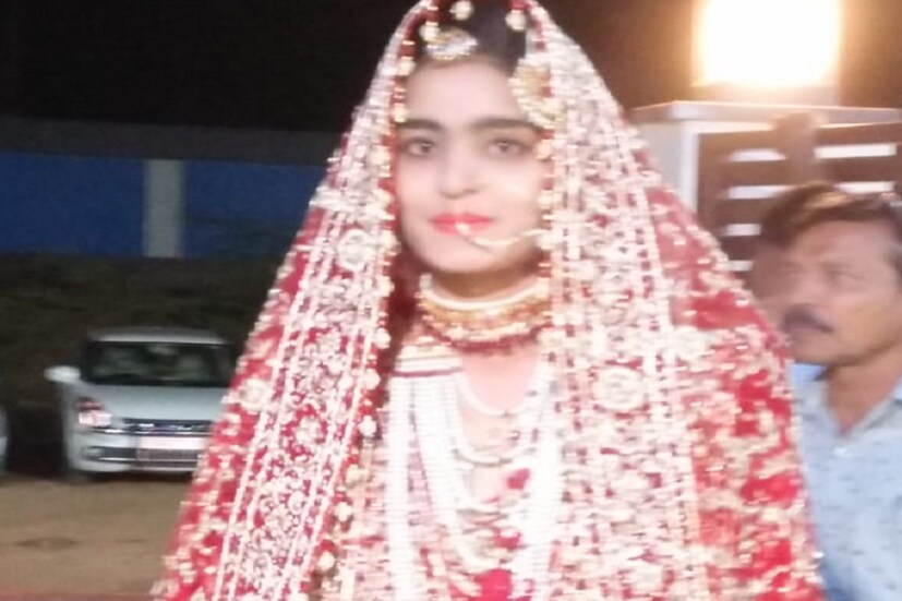  ▪করোনার বিধি নিষেধ৷ মন্ডপে হাজির হতে পারলেন না পাত্র৷ জমায়াতও হল না৷ বিয়ের আচার অনুষ্ঠান হল অনলাইনে! পরিবারের মত নিয়েই এই নিয়মে সমাপ্ত হল নিকাহপর্ব৷ ভিডিও কলের মাধ্যমে হল ইজাবে কবুল এবং নিকাহনামা৷ খুশি দুই পরিবার৷ 