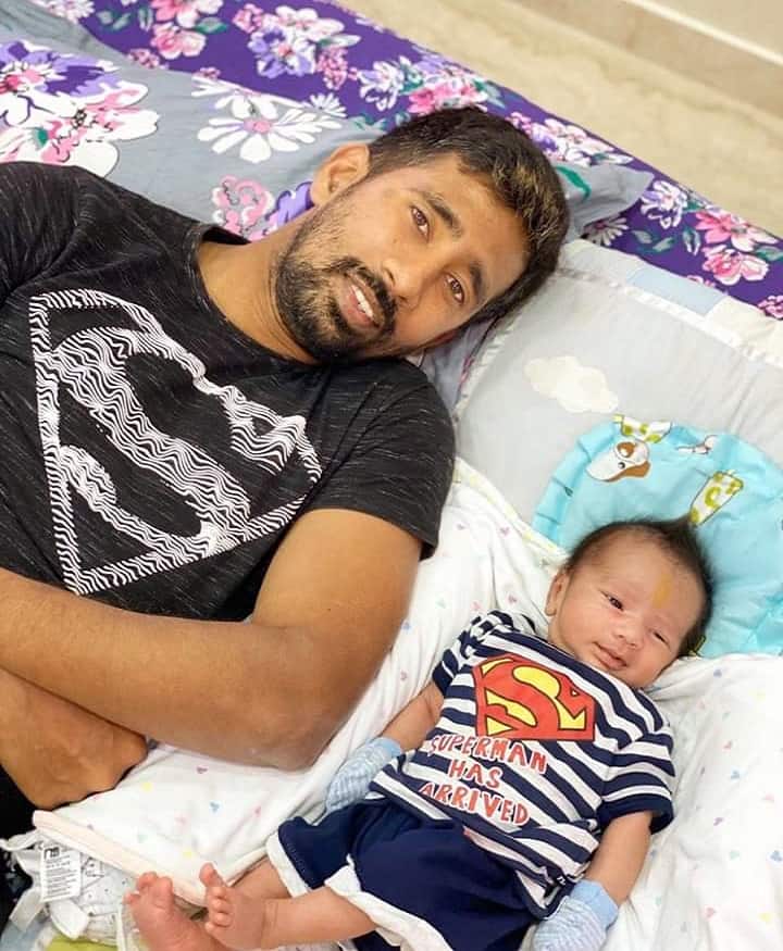 ছেলের সঙ্গে ঋদ্ধিমান