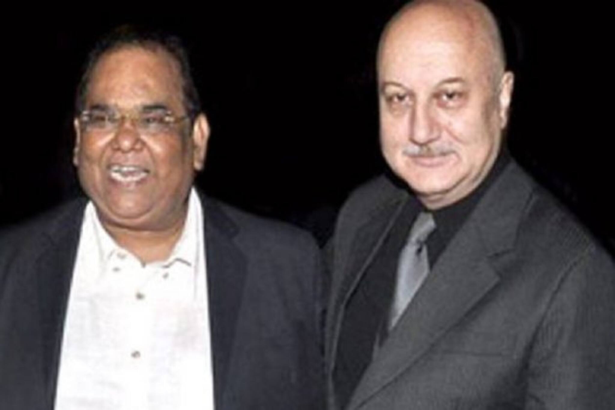 প্রিয়বন্ধুকে করোনা থেকে বাঁচাতেই এমনটা করলেন অনুপম খের ! দেখুন ভিডিও