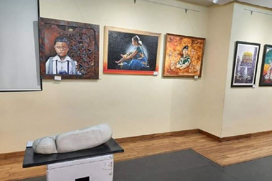 ভারতের বিভিন্ন রাজ্য থেকে এই চিত্র প্রদর্শনীতে অংশগ্রহণ করেন বহু চিত্রকর৷শুধু দেশ নয়, দেশর বাইরে অর্থাৎ বাংলাদেশ, শ্রীলঙ্কা থেকেও অনেকে এই প্রদর্শনীতে অংশ নেন৷ ভারতের বিভিন্ন রাজ্য থেকে এই চিত্র প্রদর্শনীতে অংশগ্রহণ করেন বহু চিত্রকর৷শুধু দেশ নয়, দেশর বাইরে অর্থাৎ বাংলাদেশ, শ্রীলঙ্কা থেকেও অনেকে এই প্রদর্শনীতে অংশ নেন৷