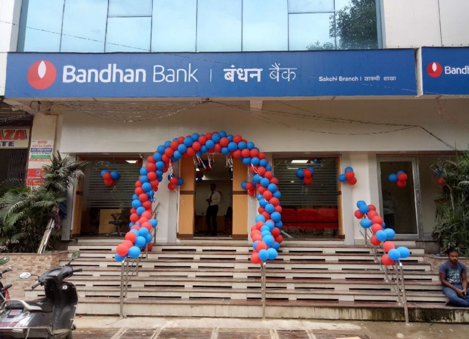 বন্ধন ব্যাঙ্ক শুধু সেভিংস অ্যাকাউন্টেই নয়, ফিক্সড ডিপোজিট ও টার্ম ডিপোজিটেও বাকি ব্যাঙ্কগুলির তুলনায় চড়া হারে সুদ দেয় ৷ তাই গ্রাহকদের জন্য সবসময় পছন্দের তালিকায় উপরেই থাকে বন্ধন ব্যাঙ্কের নাম ৷ বন্ধন ব্যাঙ্ক শুধু সেভিংস অ্যাকাউন্টেই নয়, ফিক্সড ডিপোজিট ও টার্ম ডিপোজিটেও বাকি ব্যাঙ্কগুলির তুলনায় চড়া হারে সুদ দেয় ৷ তাই গ্রাহকদের জন্য সবসময় পছন্দের তালিকায় উপরেই থাকে বন্ধন ব্যাঙ্কের নাম ৷