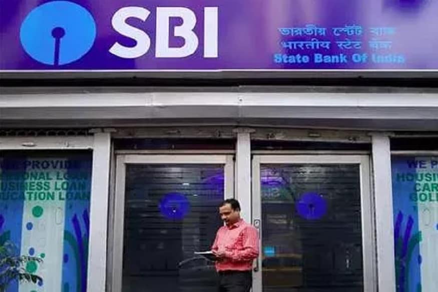 প্রবীণ নাগরিকদের ক্ষেত্রে এফডি-তে সুদের হার ৫০ বেসিস পয়েন্ট অথার্ৎ ০.৫০ শতাংশ বেশি হবে ৷ এই হিসেবে প্রবীণ নাগরিকরা ৭ থেকে ৪৫ দিনের জন্যে ৪ শতাংশ সুদ পাবেন ৷ ৪৬ দিন থেকে ১৭৯ দিন ও ১৮০ দিন থেকে ২১০ দিনের জন্য সুদের হার ৫ ও ৫.৫ শতাংশ হবে ৷ ২১১ দিন থেকে ১ বছরের কম সময়ের এফডি-তে মিলবে ৫.৫ শতাংশ সুদ ৷ এছাড়া ১ বছর থেকে ১০ বছরের বিভিন্ন সময়ের জন্য সুদের হার থাকবে ৬.২ শতাংশ ৷ প্রবীণ নাগরিকদের ক্ষেত্রে এফডি-তে সুদের হার ৫০ বেসিস পয়েন্ট অথার্ৎ ০.৫০ শতাংশ বেশি হবে ৷ এই হিসেবে প্রবীণ নাগরিকরা ৭ থেকে ৪৫ দিনের জন্যে ৪ শতাংশ সুদ পাবেন ৷ ৪৬ দিন থেকে ১৭৯ দিন ও ১৮০ দিন থেকে ২১০ দিনের জন্য সুদের হার ৫ ও ৫.৫ শতাংশ হবে ৷ ২১১ দিন থেকে ১ বছরের কম সময়ের এফডি-তে মিলবে ৫.৫ শতাংশ সুদ ৷ এছাড়া ১ বছর থেকে ১০ বছরের বিভিন্ন সময়ের জন্য সুদের হার থাকবে ৬.২ শতাংশ ৷