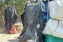 করোনার কারণে বন্ধ পুজো, বাসন্তী প্রতিমা তৈরি করে বিপাকে মৃৎশিল্পীরা