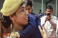 কোলে সন্তান, যোগী আদিত্যনাথের নিরাপত্তার দায়িত্ব সামলালেন মহিলা কনস্টেবল