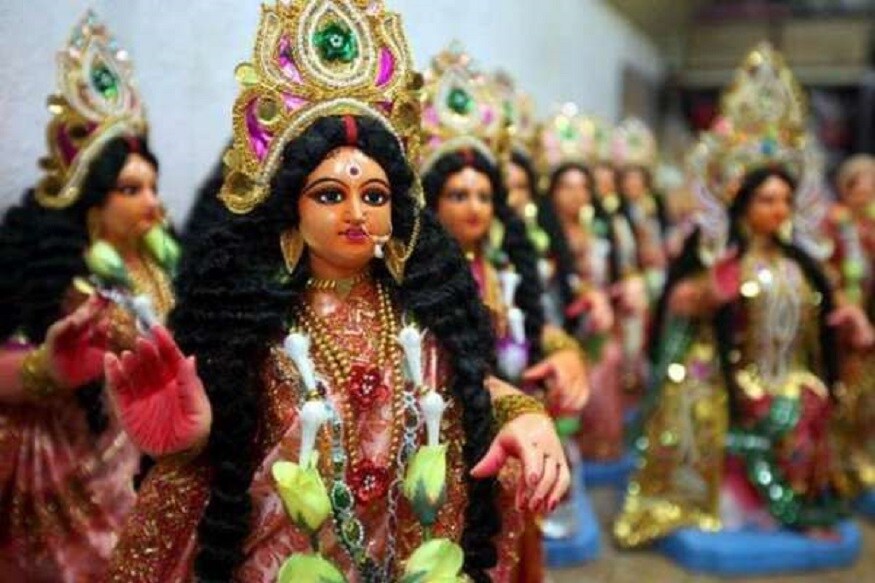 যে রমণী এক মনে পুজো করে, লক্ষ্মীর বরেতে তার বাড়ে ধন প্রাণে, লক্ষ্মীর ব্রতের কথা বড় মধুময় ৷ মা লক্ষ্মীর কৃপা সংসারে থাকলে সেই সংসার থাকে বিপদ মুক্ত ৷ ছবি সংগৃহীত ৷ যে রমণী এক মনে পুজো করে, লক্ষ্মীর বরেতে তার বাড়ে ধন প্রাণে, লক্ষ্মীর ব্রতের কথা বড় মধুময় ৷ মা লক্ষ্মীর কৃপা সংসারে থাকলে সেই সংসার থাকে বিপদ মুক্ত ৷ ছবি সংগৃহীত ৷