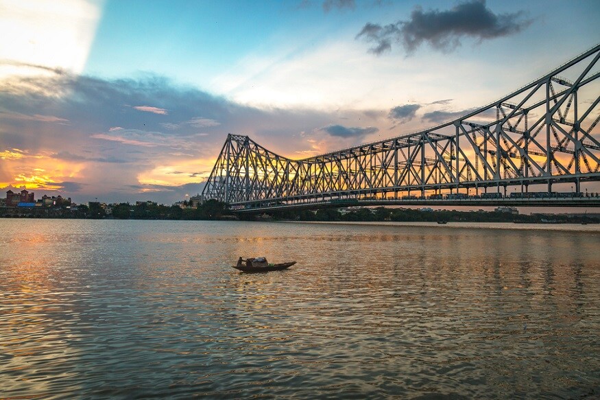 গাঙ্গেয় পশ্চিমবঙ্গের ঝড় বৃষ্টির পূর্বাভাস। বৃহস্পতি ও শুক্রবার ঝড় বৃষ্টি হতে পারে গাঙ্গেয় পশ্চিমবঙ্গের বিভিন্ন জেলায়। বজ্রবিদ্যুৎ-সহ হালকা মাঝারি বৃষ্টি সঙ্গে ৩০ থেকে ৪০ কিলোমিটার ঝড় হওয়ার পূর্বাভাস। বুধবার সন্ধ্যের পর ঝড়-বৃষ্টির সম্ভাবনা পশ্চিমের বেশকিছু জেলাতে। Representational Image গাঙ্গেয় পশ্চিমবঙ্গের ঝড় বৃষ্টির পূর্বাভাস। বৃহস্পতি ও শুক্রবার ঝড় বৃষ্টি হতে পারে গাঙ্গেয় পশ্চিমবঙ্গের বিভিন্ন জেলায়। বজ্রবিদ্যুৎ-সহ হালকা মাঝারি বৃষ্টি সঙ্গে ৩০ থেকে ৪০ কিলোমিটার ঝড় হওয়ার পূর্বাভাস। বুধবার সন্ধ্যের পর ঝড়-বৃষ্টির সম্ভাবনা পশ্চিমের বেশকিছু জেলাতে। Representational Image