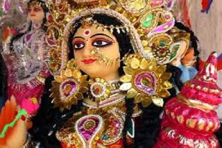 বাংলায় একটি কথা প্রচলিত আছে সংসার সুখের হয় রমণীর গুণে ৷ অর্থাৎ যে সংসারে নিয়ম করে মা লক্ষ্মীর আরাধনা করা হয় সেই সংসারের আর্থিক দৈন্যতা হয়না ৷ ছবি সংগৃহীত ৷ বাংলায় একটি কথা প্রচলিত আছে সংসার সুখের হয় রমণীর গুণে ৷ অর্থাৎ যে সংসারে নিয়ম করে মা লক্ষ্মীর আরাধনা করা হয় সেই সংসারের আর্থিক দৈন্যতা হয়না ৷ ছবি সংগৃহীত ৷
