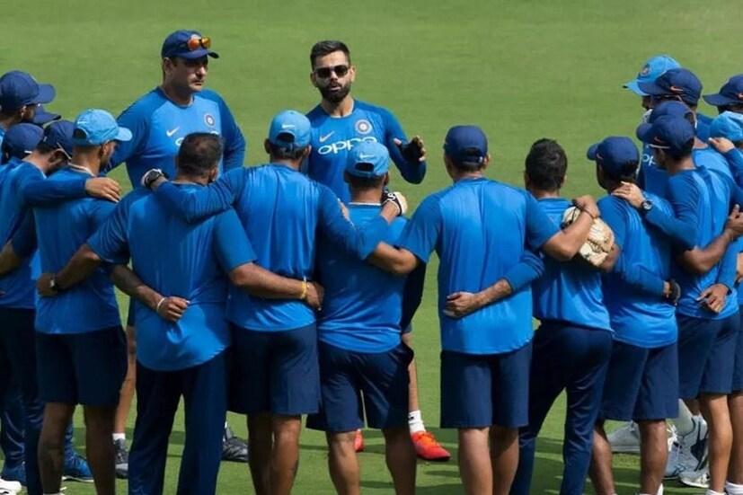 ভারতীয় দলে এখন বেশ কয়েকজন স্টার ক্রিকেটার আছেন যাঁরা একটা সময় দেশের একাধিক জয়ের কারিগর ৷ কিন্তু এখন ফিটনেস এমন জায়গায় এসে দাঁড়িয়েছে যে তিনটি ফর্ম্যাটে সারা বছর ধরে খেলা তাদের পক্ষে সম্ভব হচ্ছে না ৷ এরা আবার ভারতীয় দলের বিশ্বকাপজয়েরও বড় কাণ্ডারী কিন্তু এই মুহূ্র্তে ৯ বছর আগের সেই ফিটনেস তাদের মধ্যে আর নেই বললেই চলে ৷ Photo- File