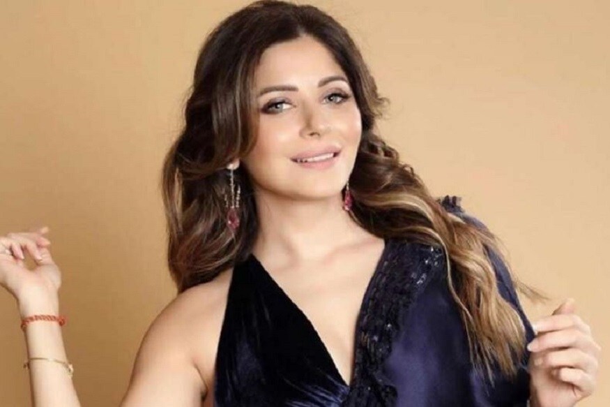 ▪বেবি ডল বা চিটিয়া কালাইয়া রে-র মত জনপ্রিয় গানগুলি গেয়েছেন এই গায়িকা৷ লন্ডন থেকে ফিরে লখনউয়ের বাড়িতে ছিলেন তিনি৷ বলিউড ইন্ডাস্ট্রিতে তিনিই প্রথম যার করোনা ধরা পড়েছে৷ ▪বেবি ডল বা চিটিয়া কালাইয়া রে-র মত জনপ্রিয় গানগুলি গেয়েছেন এই গায়িকা৷ লন্ডন থেকে ফিরে লখনউয়ের বাড়িতে ছিলেন তিনি৷ বলিউড ইন্ডাস্ট্রিতে তিনিই প্রথম যার করোনা ধরা পড়েছে৷
