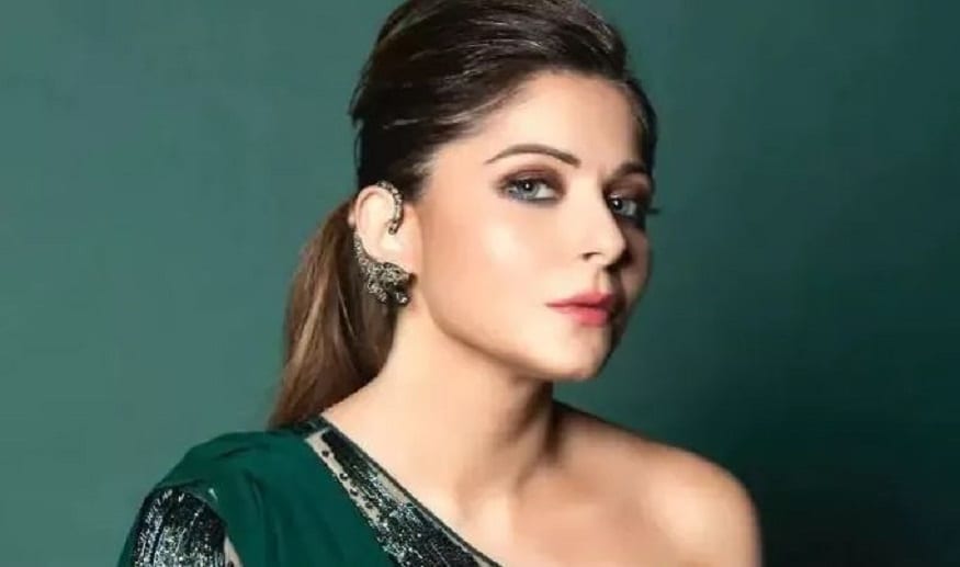 লন্ডন থেকে ফিরে তিনি ওই পাঁচ তারা হোটেলে পার্টিতে ছিলেন ৷ তাঁর লোকেরা তাঁর বিদেশ সফরের তথ্য পুরোপুরি গোপন করেন ৷ যদিও তাজ হোটেলের পক্ষ থেকে এই বিষয়ে এখনও সরকারিভাবে কোনও তথ্য দেওয়া হয়নি ৷ লন্ডন থেকে ফিরে তিনি ওই পাঁচ তারা হোটেলে পার্টিতে ছিলেন ৷ তাঁর লোকেরা তাঁর বিদেশ সফরের তথ্য পুরোপুরি গোপন করেন ৷ যদিও তাজ হোটেলের পক্ষ থেকে এই বিষয়ে এখনও সরকারিভাবে কোনও তথ্য দেওয়া হয়নি ৷