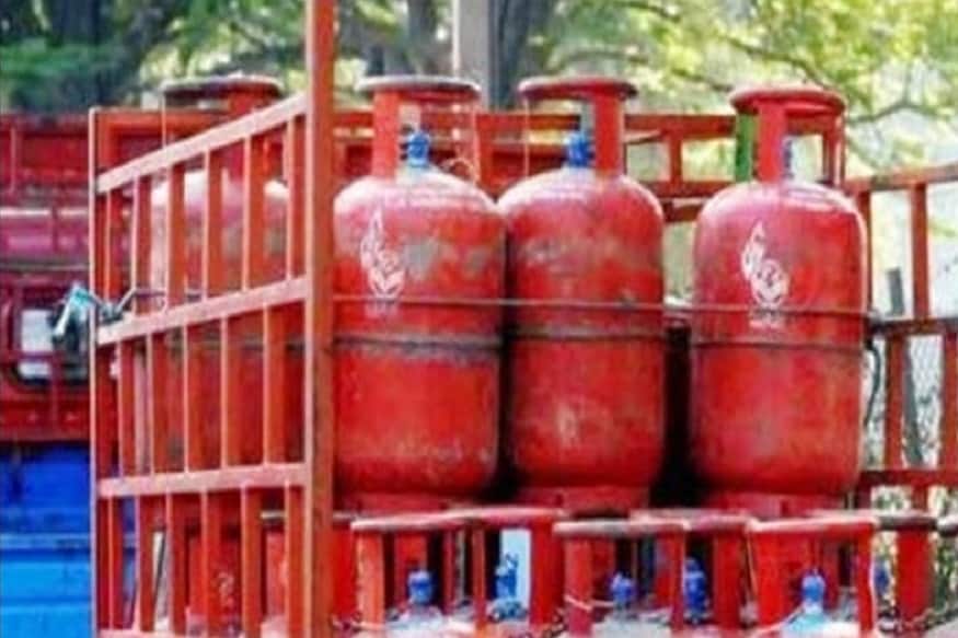 ইন্ডিয়ান ওয়েল অন্য সংস্থাদের সঙ্গে মিলে দেশের জ্বালানির চাহিদা মেটাতে একাধিক অভিযান চালাচ্ছে ৷ সিনহা জানিয়েছেন, দেশে ফুয়েলের কোনও কমতি নেই ৷ ভয় পেয়ে এলপিজি বুকিং করার দরকার নেই ৷ পুরো এপ্রিল মাস ও তার পরও গ্যাসের কী চাহিদা থাকতে পারে সে বিষয়ে আগেই আন্দাজ করে নেওয়া হয়েছিল ৷ তেল শোধনাগারগুলি প্রয়োজনীয়তা অনুযায়ী কাজ করছে যাতে দেশের জ্বালানির চাহিদা পূরণ করা যেতে পারে ৷ ইন্ডিয়ান ওয়েল অন্য সংস্থাদের সঙ্গে মিলে দেশের জ্বালানির চাহিদা মেটাতে একাধিক অভিযান চালাচ্ছে ৷ সিনহা জানিয়েছেন, দেশে ফুয়েলের কোনও কমতি নেই ৷ ভয় পেয়ে এলপিজি বুকিং করার দরকার নেই ৷ পুরো এপ্রিল মাস ও তার পরও গ্যাসের কী চাহিদা থাকতে পারে সে বিষয়ে আগেই আন্দাজ করে নেওয়া হয়েছিল ৷ তেল শোধনাগারগুলি প্রয়োজনীয়তা অনুযায়ী কাজ করছে যাতে দেশের জ্বালানির চাহিদা পূরণ করা যেতে পারে ৷