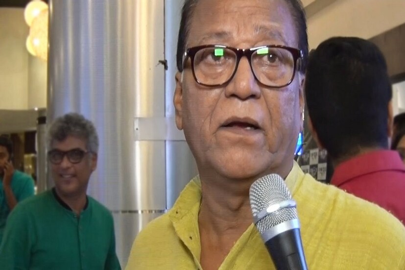 দুই কন্য স্বস্তিকা ও অজপা তাঁর দেখাশোনা করছিলেন ৷ একই সঙ্গে দীর্ঘদিন ধরেই হাইপারটেনশন ও মধুমেহ রোগে ভুগছিলেন সন্তু মুখোপাধ্যায় ৷ ফাইল ছবি ৷