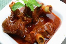 করোনা আতঙ্কে মুরগির মাংস 'ব্রাত্য’, চাহিদা বাড়ায় রেকর্ড দাম পাঁঠার মাংসের !
