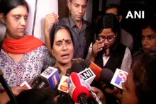 ‘‌মেয়ের ছবি জড়িয়ে কেঁদে বলেছি, মেয়ে, আজ তুই ন্যায়বিচার পেলি’, বললেন নির্ভয়ার মা