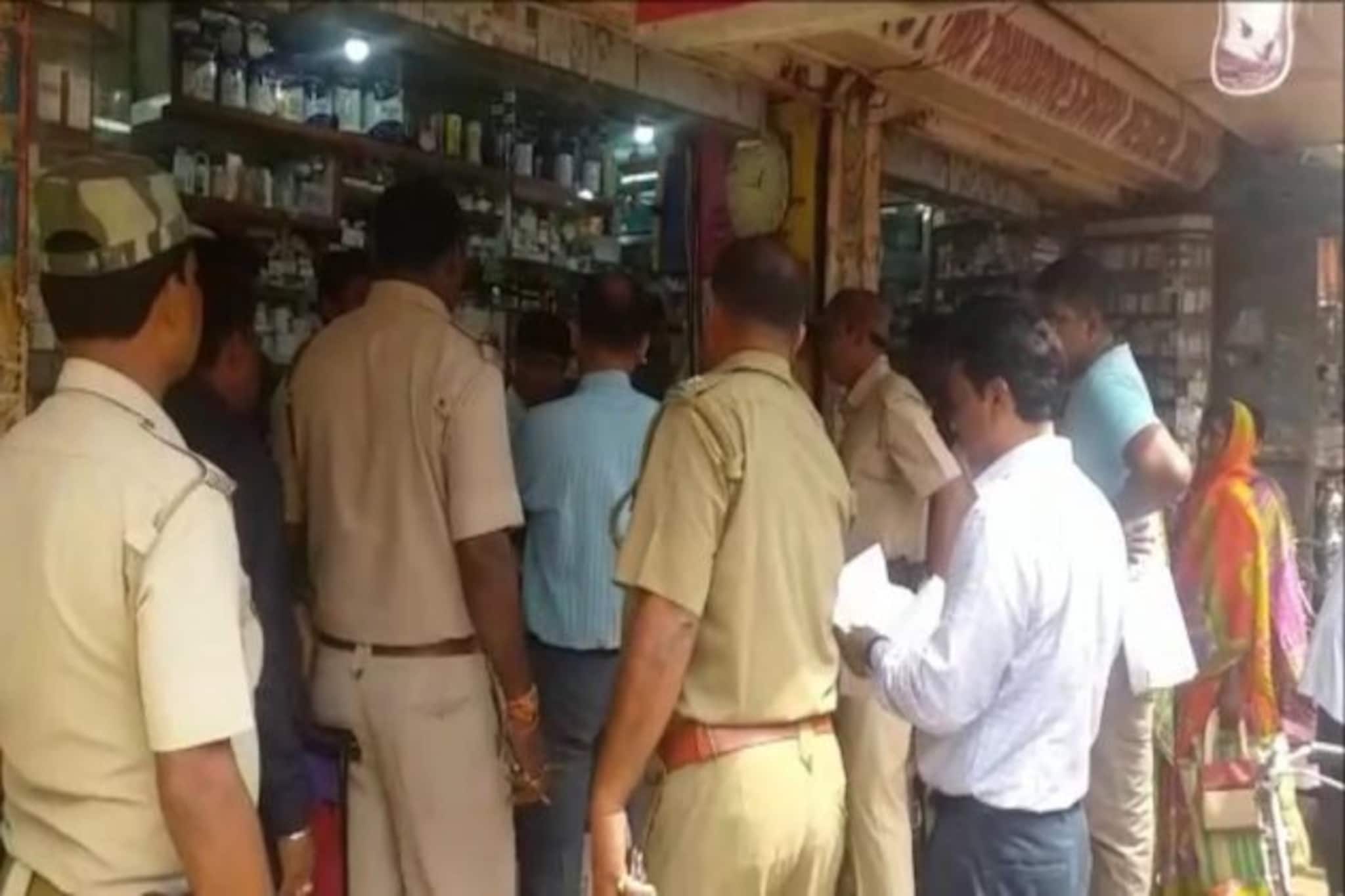 কাঁথিতে মাস্কের কালোবাজারি রুখতে অভিযান প্রশাসনের