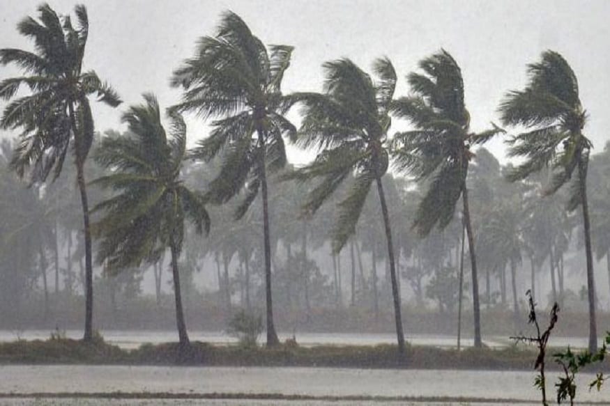 মালয়েশিয়া ও ইন্দোনেশিয়ার মাঝি মালাক্কা শিপিং প্রণালীতে রয়েছে একটি ঘূর্ণাবর্ত। এই ঘূর্ণাবর্তটি আগামী ২৪ ঘণ্টায় উত্তর ও উত্তর পশ্চিম দিকে এগিয়ে দক্ষিণ আন্দামান সাগরে পৌঁছোবে। দক্ষিণ আন্দামান সাগর সংলগ্ন এলাকায় এটি নিম্নচাপে পরিণত হবে। পরবর্তী ৪৮ ঘন্টায় এটি শক্তি সঞ্চয় করে গভীর নিম্নচাপে পরিণত হবে। ৩ মেয়ে রবিবারের মধ্যে এই গভীর নিম্নচাপ প্রতি গভীর নিম্নচাপে পরিণত হয়ে মায়ানমার উপকূলে প্রবেশ করবে। ঘণ্টায় ৭০ কিলোমিটার গতিবেগ হতে পারে ঝড়ো হাওয়ার। মালয়েশিয়া ও ইন্দোনেশিয়ার মাঝি মালাক্কা শিপিং প্রণালীতে রয়েছে একটি ঘূর্ণাবর্ত। এই ঘূর্ণাবর্তটি আগামী ২৪ ঘণ্টায় উত্তর ও উত্তর পশ্চিম দিকে এগিয়ে দক্ষিণ আন্দামান সাগরে পৌঁছোবে। দক্ষিণ আন্দামান সাগর সংলগ্ন এলাকায় এটি নিম্নচাপে পরিণত হবে। পরবর্তী ৪৮ ঘন্টায় এটি শক্তি সঞ্চয় করে গভীর নিম্নচাপে পরিণত হবে। ৩ মেয়ে রবিবারের মধ্যে এই গভীর নিম্নচাপ প্রতি গভীর নিম্নচাপে পরিণত হয়ে মায়ানমার উপকূলে প্রবেশ করবে। ঘণ্টায় ৭০ কিলোমিটার গতিবেগ হতে পারে ঝড়ো হাওয়ার।