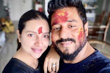 গালে, মুখে, কপালে রঙের ছড়াছড়ি, রাজের সঙ্গে মজলেন শুভশ্রী গালে, মুখে, কপালে রঙের ছড়াছড়ি, রাজের সঙ্গে মজলেন শুভশ্রী