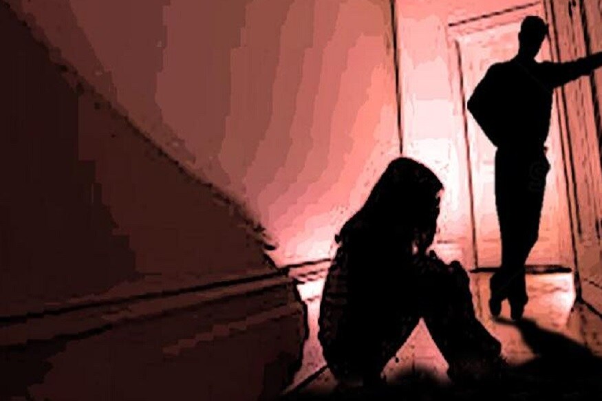 বিশেষ ভাবে সক্ষম এক নাবালিকাকে ধর্ষনের অভিযোগ উঠল নাবালকের বিরুদ্ধে। ১৫ বছরের মুখ ও বধির কিশোরীকে ধর্ষণ করার অভিযোগ উঠল এলাকার নাবালকের বিরুদ্ধে। অভিযুক্ত যুবকের বাড়ি দুবরাজপুর থানা এলাকার বসহরি গ্রামে। নির্যাতিতা নাবালিকারও বাড়ি বসহরি গ্রামেই। বিশেষ ভাবে সক্ষম এক নাবালিকাকে ধর্ষনের অভিযোগ উঠল নাবালকের বিরুদ্ধে। ১৫ বছরের মুখ ও বধির কিশোরীকে ধর্ষণ করার অভিযোগ উঠল এলাকার নাবালকের বিরুদ্ধে। অভিযুক্ত যুবকের বাড়ি দুবরাজপুর থানা এলাকার বসহরি গ্রামে। নির্যাতিতা নাবালিকারও বাড়ি বসহরি গ্রামেই।