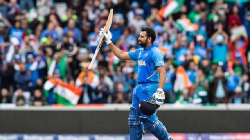 একটি সর্বভারতীয় রিসার্চ সংস্থার পরিসংখ্যান অনুযায়ি রোহিতের মোট সম্পত্তির পরিমাণ ১২৪.৫ কোটি টাকা৷ প্রতি বছর বোর্ডের গ্রেড এ চুক্তিতে থাকার জন্য ৭ কোটি টাকা পান আর মুম্বই ইন্ডিয়ান্স থেকে পান ১৫ কোটি টাকা ৷ Photo- File একটি সর্বভারতীয় রিসার্চ সংস্থার পরিসংখ্যান অনুযায়ি রোহিতের মোট সম্পত্তির পরিমাণ ১২৪.৫ কোটি টাকা৷ প্রতি বছর বোর্ডের গ্রেড এ চুক্তিতে থাকার জন্য ৭ কোটি টাকা পান আর মুম্বই ইন্ডিয়ান্স থেকে পান ১৫ কোটি টাকা ৷ Photo- File