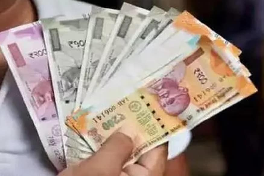 করোনা ভাইরাসের মোকাবিলা করার জন্য শীঘ্রই মোদি সরকার প্রায় ১.৫০ লক্ষ কোটি টাকার আর্থিক প্যাকেজের ঘোষণা করতে পারে ৷ করোনা ভাইরাস রুখতে দেশজুড়ে ২১ দিনের লকডাউনের ঘোষণা করেছে কেন্দ্র সরকার ৷ তবে এখনও পর্যন্ত আর্থিক প্যাকেজ নিয়ে চূড়ান্ত সিদ্ধান্ত নেওয়া হয়নি ৷ সূ্ত্রের খবর অনুযায়ী, প্রধানমন্ত্রী নরেন্দ্র মোদি, অর্থমন্ত্রী নির্মলা সীতারমন ও রিজার্ভ ব্যাঙ্কের মধ্যে পর্যালোচনা চলছে ৷ করোনা ভাইরাসের মোকাবিলা করার জন্য শীঘ্রই মোদি সরকার প্রায় ১.৫০ লক্ষ কোটি টাকার আর্থিক প্যাকেজের ঘোষণা করতে পারে ৷ করোনা ভাইরাস রুখতে দেশজুড়ে ২১ দিনের লকডাউনের ঘোষণা করেছে কেন্দ্র সরকার ৷ তবে এখনও পর্যন্ত আর্থিক প্যাকেজ নিয়ে চূড়ান্ত সিদ্ধান্ত নেওয়া হয়নি ৷ সূ্ত্রের খবর অনুযায়ী, প্রধানমন্ত্রী নরেন্দ্র মোদি, অর্থমন্ত্রী নির্মলা সীতারমন ও রিজার্ভ ব্যাঙ্কের মধ্যে পর্যালোচনা চলছে ৷