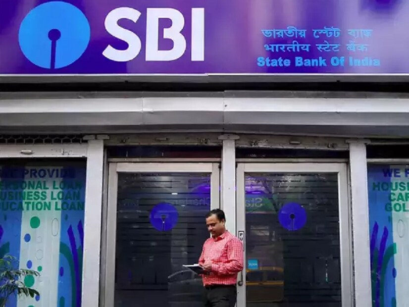 স্টেট ব্যাঙ্ক তরফে জানানো হয়েছে, এসবিআই-এর স্মল অ্যাকাউন্ট খোলার জন্য সেল্ফ অ্যাটাস্টেড ফটোগ্রাফ ও নিজের স্বাক্ষর বা আঙুলের ছাপ জমা করতে হয় ৷ স্মল অ্যাকাউন্টে মিনিমাম ব্যালেন্স রাখার সমস্যা নেই ৷ তবে এই অ্যাকাউন্টে অধিকতম ৫০০০০ টাকা জমা রাখা যেতে পারে ৷