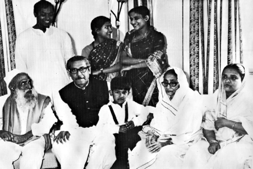 ১৭ মার্চ থেকে পরবর্তী এক বছরকে ‘মুজিব বর্ষ’ হিসেবে ঘোষণা করেছে বাংলাদেশ সরকার। নেওয়া হয়েছে ব্যাপক আয়োজন। তেজগাঁওয়ের জাতীয় প্যারেড স্কোয়ারে উপস্থিত থাকার কথা ছিল ভারতের প্রধানমন্ত্রী নরেন্দ্র মোদি সহ দেশি-বিদেশি বরেণ্য ব্যক্তিদের। কিন্তু এ অনুষ্ঠানটি হচ্ছে না। জনতার নেতার জন্মদিনের এই উপলক্ষ্যটা জনতার ঢল দিয়েই আয়োজন করার কথা ছিল। কিন্তু বিশ্বব্যাপী করোনাভাইরাসের আতঙ্ক সেই উদযাপনে ছেদ টেনেছে। ১৭ মার্চ থেকে পরবর্তী এক বছরকে ‘মুজিব বর্ষ’ হিসেবে ঘোষণা করেছে বাংলাদেশ সরকার। নেওয়া হয়েছে ব্যাপক আয়োজন। তেজগাঁওয়ের জাতীয় প্যারেড স্কোয়ারে উপস্থিত থাকার কথা ছিল ভারতের প্রধানমন্ত্রী নরেন্দ্র মোদি সহ দেশি-বিদেশি বরেণ্য ব্যক্তিদের। কিন্তু এ অনুষ্ঠানটি হচ্ছে না। জনতার নেতার জন্মদিনের এই উপলক্ষ্যটা জনতার ঢল দিয়েই আয়োজন করার কথা ছিল। কিন্তু বিশ্বব্যাপী করোনাভাইরাসের আতঙ্ক সেই উদযাপনে ছেদ টেনেছে।