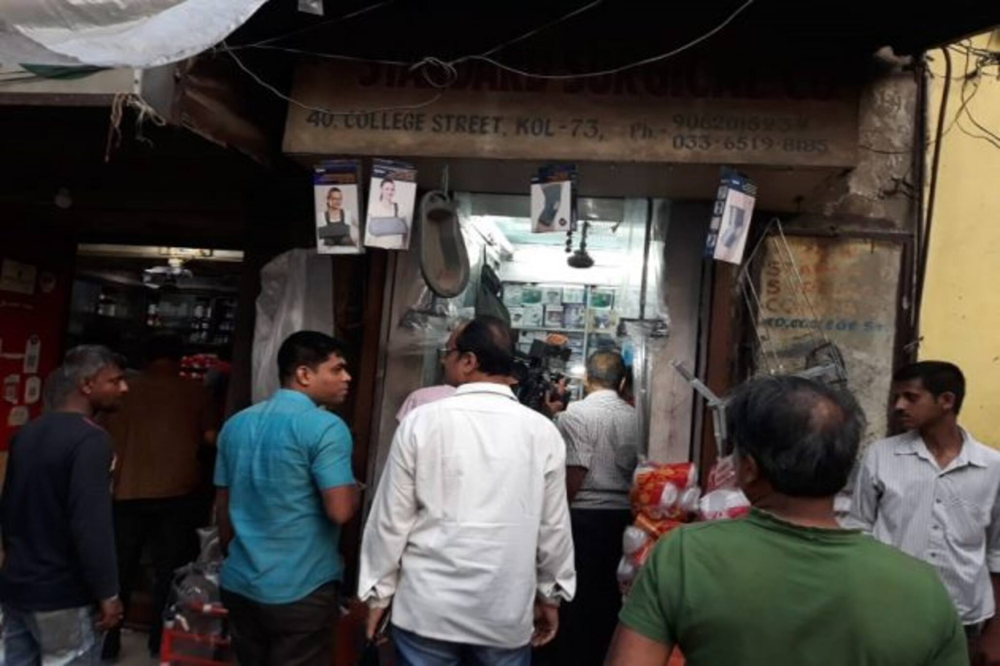 বাড়ছে কালোবাজারি, চড়া দাম মাস্ক, হ্যান্ড স্যানিটাইজারের, নজর কলকাতা পুলিশের