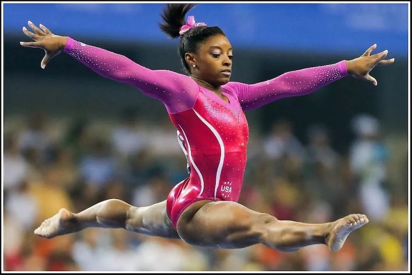 ১৪ বছরেই সাইমন - আন্তর্জাতিক কেরিয়ার শুরু করেন ৷ ১৮ জানুয়ারি ২০১৮ -সালে তিনি চাঞ্চল্যকর বয়ান দেন ৷ জানান যে চিকিৎসক তাঁকে আন্তর্জাতিক কেরিয়ারের সঙ্গে যুক্ত ছিলেন তিনি তাঁকে নিয়মিত যৌন শোষণ করতেন ৷ 