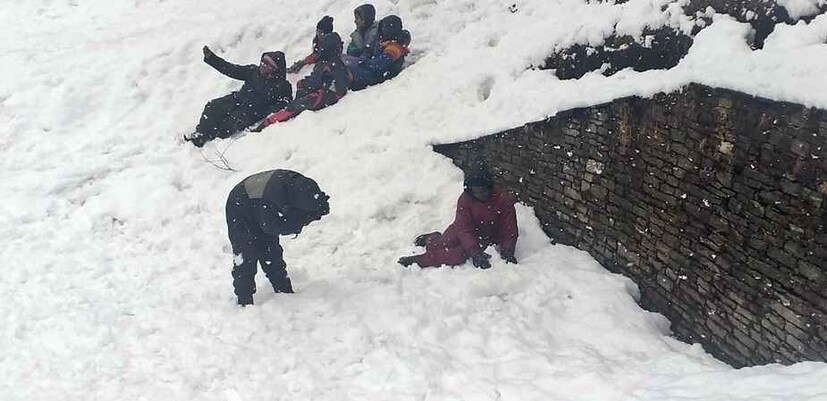 যারা দোলের ছুটিতে কোথাও ঘুরতে যাওয়ার কথা ভাবছেন, তাঁদের জন্য হিমাচল ঘুরে আশার উপযুক্ত সময় এটি। 