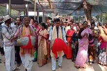 গলায় খোল করতাল, কৃষ্ণপ্রেমে বিভোর হলেন কোন মন্ত্রী!