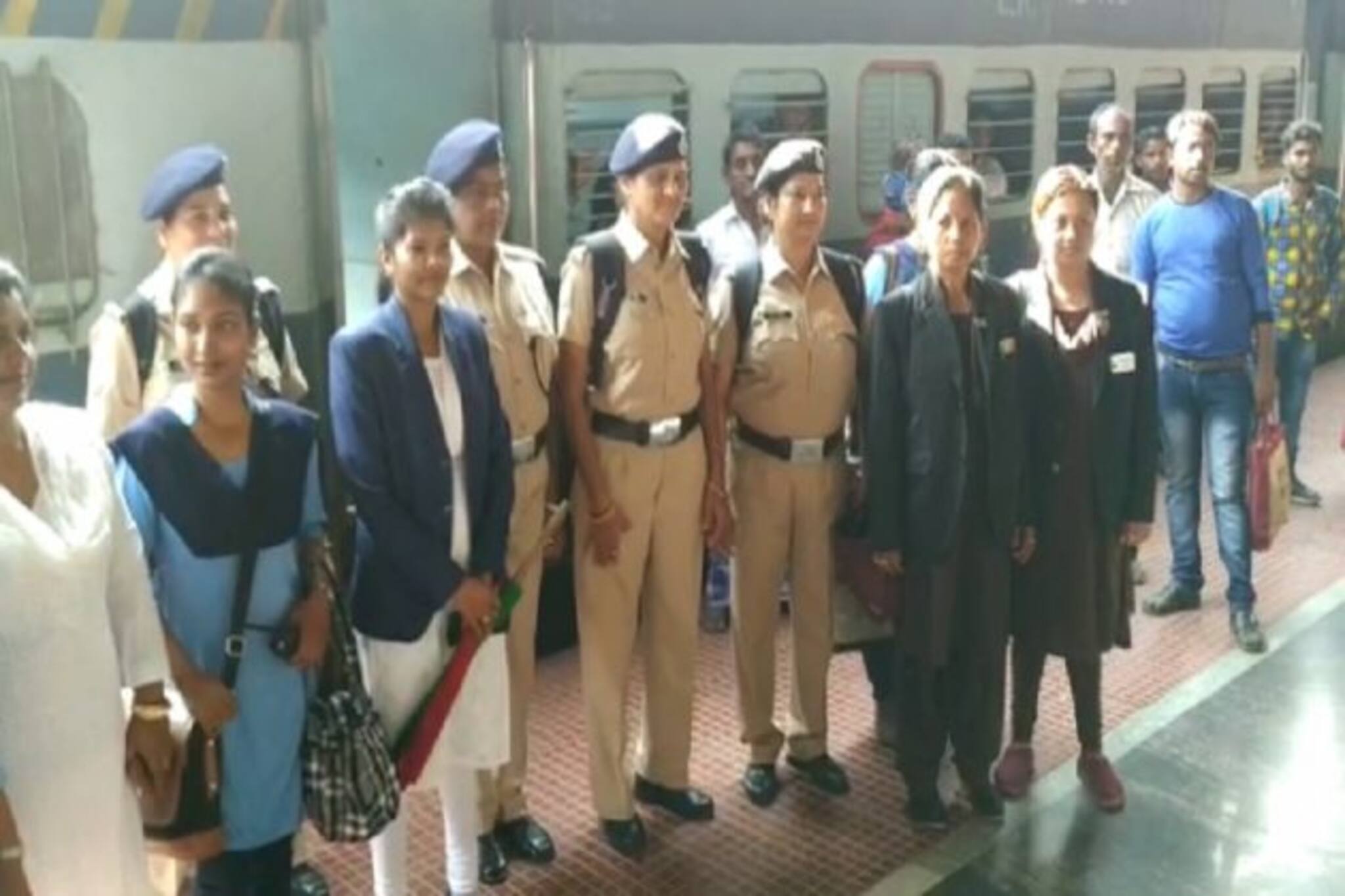 নারী দিবসের চমক, মহিলারাই দক্ষ হাতে সামলালেন এই গোটা ট্রেনের দায়িত্ব