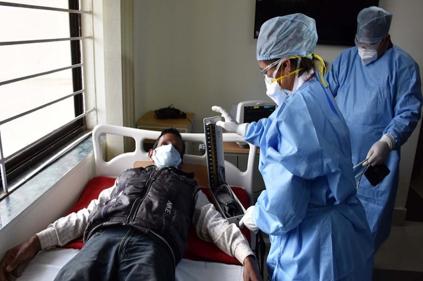 কোলিয়ার লিখছেন, 'Covid-19-এর যা ধরন, গবেষণাগারের ডেটা অনুযায়ী, হাইড্রোক্লোরোকুইনে কাজ হওয়া উচিত৷' দ্বিতীয় ওষুধটি হল, অ্যাজিথ্রোমাইসিন৷ ফ্রান্সে ৫৭ শতাংশ ক্ষেত্রে দেখা গিয়েছে, হাইড্রোক্লোরোকুইনে কাজ হচ্ছে৷ অ্যাজিথ্রোমাইসিন ছাড়াই৷ কিন্তু ৬ জন রোগীর ক্ষেত্রে দেখা গিয়েছে, ষষ্ঠ দিনে অ্যাজিথ্রোমাইসিন ও হাইড্রোক্লোরোকুইনে করোনা নেগেটিভ৷ তবে এই দুটি ওষুধের মিশ্রণে কেন এত ভালো কাজ দিচ্ছে, তা এখনও বোঝা যাচ্ছে না৷