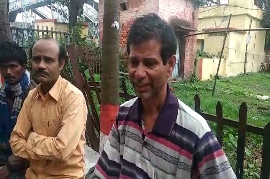 একমাত্র ছেলের মৃত্যুতে কাঁদতে কাঁদতে বাবা বললেন সব শেষ হয়ে গেল ৷ স্বজন হারানোর কান্না আর ধরে রাথকে পারলেন না বাবা ৷ একমাত্র ছেলের মৃত্যুতে কাঁদতে কাঁদতে বাবা বললেন সব শেষ হয়ে গেল ৷ স্বজন হারানোর কান্না আর ধরে রাথকে পারলেন না বাবা ৷