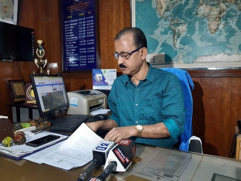 *বিক্ষিপ্ত বৃষ্টি চলবে রবিবার পর্যন্ত। বৃহস্পতিবার বাড়বে বৃষ্টির সঙ্গে ঝড়ো হাওয়া। কলকাতায় আজ আংশিক মেঘলা আকাশ থাকবে। বাতাসে জলীয় বাষ্প থাকায় অস্বস্তি বাড়বে দিনে। আগামী ২৪ ঘণ্টায় বিক্ষিপ্ত বৃষ্টির পূর্বাভাস রাজ্যে। ছবি: সংগৃহীত। *বিক্ষিপ্ত বৃষ্টি চলবে রবিবার পর্যন্ত। বৃহস্পতিবার বাড়বে বৃষ্টির সঙ্গে ঝড়ো হাওয়া। কলকাতায় আজ আংশিক মেঘলা আকাশ থাকবে। বাতাসে জলীয় বাষ্প থাকায় অস্বস্তি বাড়বে দিনে। আগামী ২৪ ঘণ্টায় বিক্ষিপ্ত বৃষ্টির পূর্বাভাস রাজ্যে। ছবি: সংগৃহীত।
