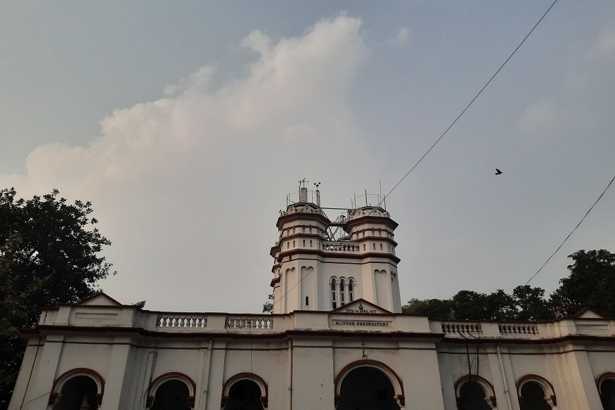 *দমকা হাওয়ার সঙ্গে বজ্রবিদ্যুৎ-সহ বৃষ্টির সম্ভাবনা প্রায় সব জেলাতে। ওড়িশাতেও দমকা হাওয়া সঙ্গে বজ্রবিদ্যুৎ-সহ বৃষ্টির সম্ভাবনা রয়েছে ৷ বৃহস্পতিবার থেকে শনিবারের মধ্যে ব্যাপক বৃষ্টি তুষারপাত হবে জম্মু-কাশ্মীর, লাদাখ, হিমাচল প্রদেশ, উত্তরাখন্ডে। বৃহস্পতি ও শুক্রবারে ভারী বৃষ্টি ও ৩০ থেকে ৪০ কিলোমিটার বেগে ঝড়ো হাওয়া বইতে পারে পাঞ্জাব, হরিয়ানা, চণ্ডীগড়, দিল্লি, উত্তরপ্রদেশে। বুধবার থেকে শুক্রবার পর্যন্ত মাঝারি বৃষ্টির পূর্বাভাস ওড়িশা, পশ্চিমবঙ্গ, সিকিম, বিহার, ঝাড়খন্ড, ছত্রিশগড়, মধ্যপ্রদেশ ও উত্তর-পূর্ব ভারতের রাজ্যগুলিতে। ছবি: সংগৃহীত। *দমকা হাওয়ার সঙ্গে বজ্রবিদ্যুৎ-সহ বৃষ্টির সম্ভাবনা প্রায় সব জেলাতে। ওড়িশাতেও দমকা হাওয়া সঙ্গে বজ্রবিদ্যুৎ-সহ বৃষ্টির সম্ভাবনা রয়েছে ৷ বৃহস্পতিবার থেকে শনিবারের মধ্যে ব্যাপক বৃষ্টি তুষারপাত হবে জম্মু-কাশ্মীর, লাদাখ, হিমাচল প্রদেশ, উত্তরাখন্ডে। বৃহস্পতি ও শুক্রবারে ভারী বৃষ্টি ও ৩০ থেকে ৪০ কিলোমিটার বেগে ঝড়ো হাওয়া বইতে পারে পাঞ্জাব, হরিয়ানা, চণ্ডীগড়, দিল্লি, উত্তরপ্রদেশে। বুধবার থেকে শুক্রবার পর্যন্ত মাঝারি বৃষ্টির পূর্বাভাস ওড়িশা, পশ্চিমবঙ্গ, সিকিম, বিহার, ঝাড়খন্ড, ছত্রিশগড়, মধ্যপ্রদেশ ও উত্তর-পূর্ব ভারতের রাজ্যগুলিতে। ছবি: সংগৃহীত।