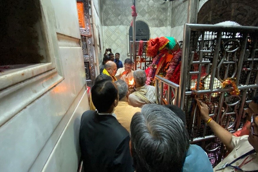 ▪ কলকতায় একদিনের সফরে এসেছিলেন স্বরাষ্ট্রমন্ত্রী৷ বিভিন্ন কর্মসূচীর সঙ্গে যুক্ত হয়েছিল কালীঘাট মন্দিরে যাওয়া৷ Photo Courtesy: Twitter ▪ কলকতায় একদিনের সফরে এসেছিলেন স্বরাষ্ট্রমন্ত্রী৷ বিভিন্ন কর্মসূচীর সঙ্গে যুক্ত হয়েছিল কালীঘাট মন্দিরে যাওয়া৷ Photo Courtesy: Twitter